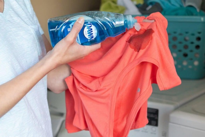 dish soap hacks cleaning clothes